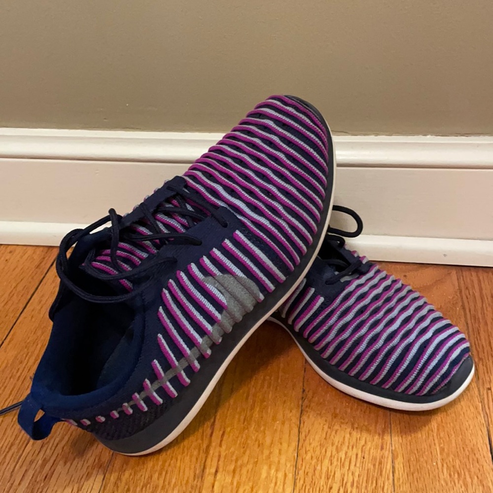 Nike tennis shoes